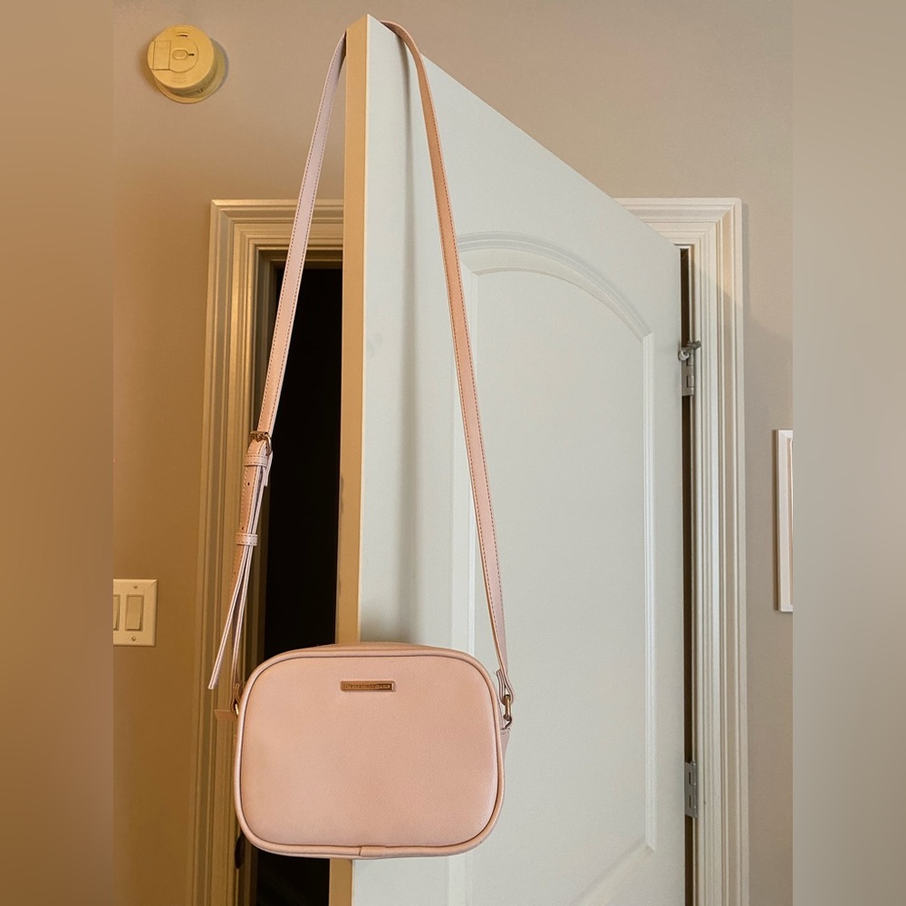 NEW YORK AND COMPANY LIGHT PINK CROSSBODY PURSE